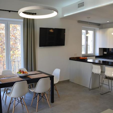 Luminoso Y Moderno Apartamento En El Centro Granada Luaran gambar